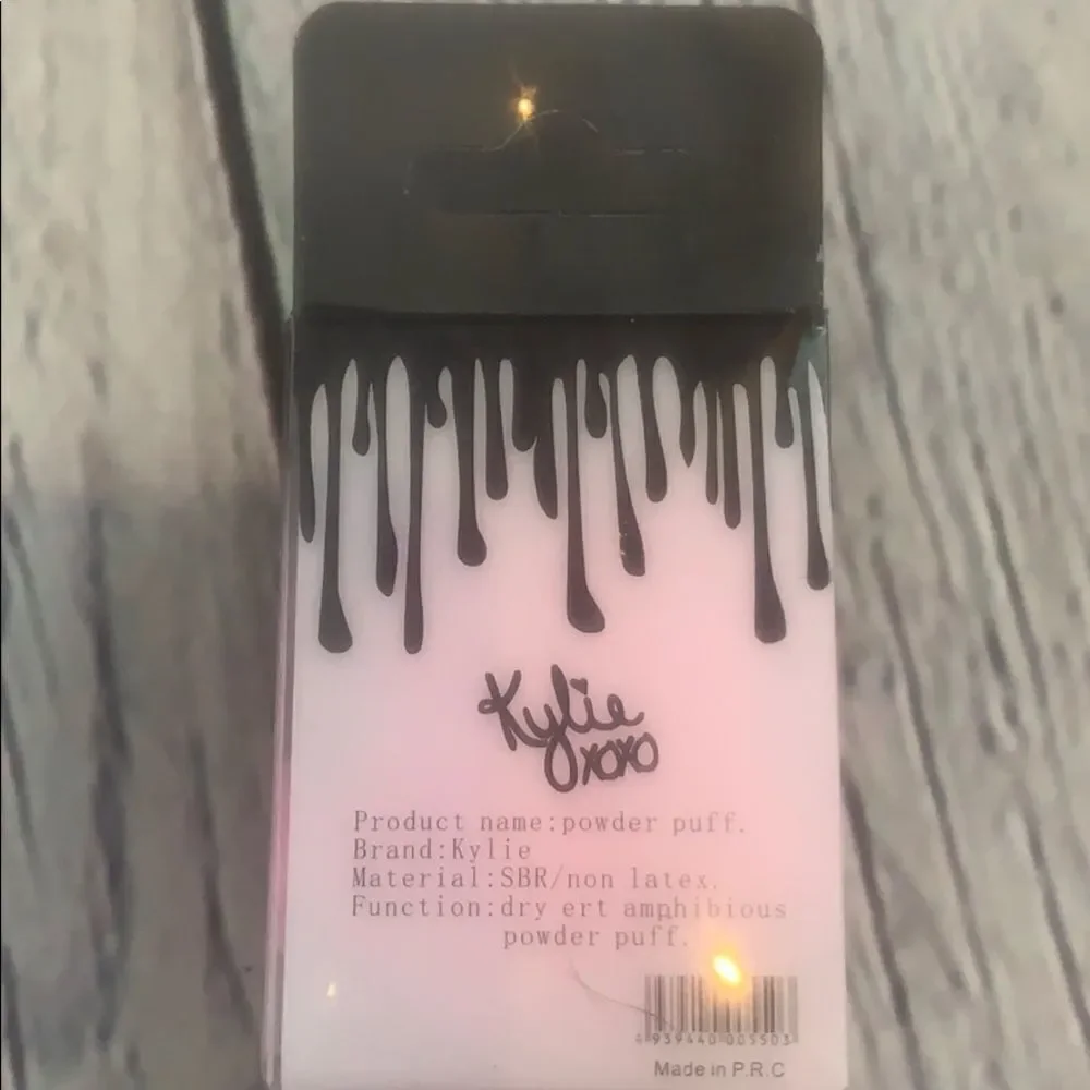 2 Kylie Powder Puff Beauty Blender Assorted Colors